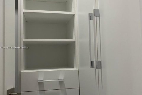 Condominio en venta en Miami Beach, Florida, 32.52 m2 № 1944074 - foto 29