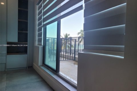 Condominio en venta en Miami Beach, Florida, 32.52 m2 № 1944074 - foto 12