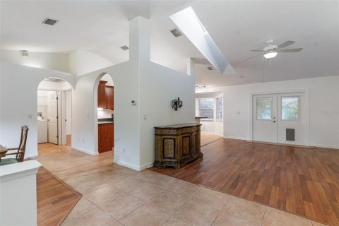 House in South Daytona, Florida 3 bedrooms, 159.7 sq.m. № 1908203 - photo 11