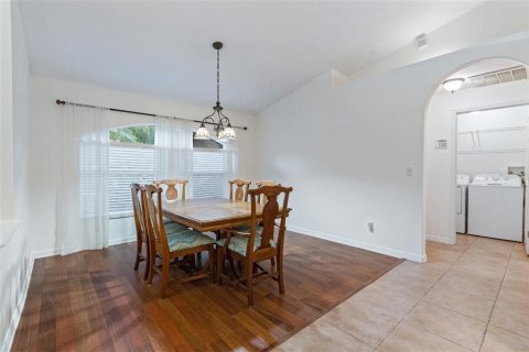 House in South Daytona, Florida 3 bedrooms, 159.7 sq.m. № 1908203 - photo 12