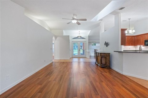 House in South Daytona, Florida 3 bedrooms, 159.7 sq.m. № 1908203 - photo 18