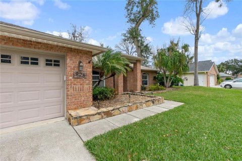 House in South Daytona, Florida 3 bedrooms, 159.7 sq.m. № 1908203 - photo 8