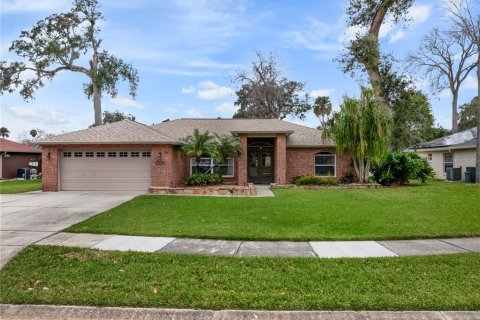 House in South Daytona, Florida 3 bedrooms, 159.7 sq.m. № 1908203 - photo 2