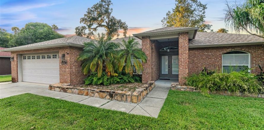 House in South Daytona, Florida 3 bedrooms, 159.7 sq.m. № 1908203