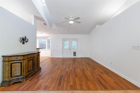 House in South Daytona, Florida 3 bedrooms, 159.7 sq.m. № 1908203 - photo 15