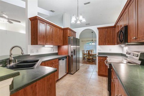 House in South Daytona, Florida 3 bedrooms, 159.7 sq.m. № 1908203 - photo 4