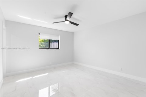 House in Coral Springs, Florida 3 bedrooms, 159.23 sq.m. № 1500545 - photo 19