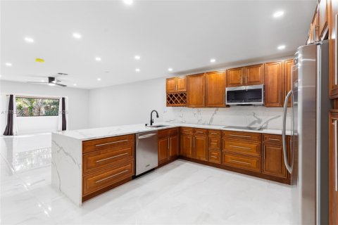 House in Coral Springs, Florida 3 bedrooms, 159.23 sq.m. № 1500545 - photo 8