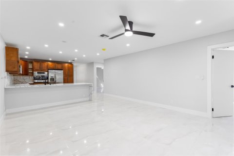 House in Coral Springs, Florida 3 bedrooms, 159.23 sq.m. № 1500545 - photo 14