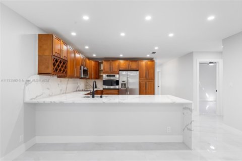 House in Coral Springs, Florida 3 bedrooms, 159.23 sq.m. № 1500545 - photo 11