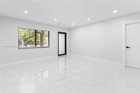 House in Coral Springs, Florida 3 bedrooms, 159.23 sq.m. № 1500545 - photo 7