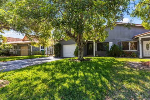 House in Coral Springs, Florida 3 bedrooms, 159.23 sq.m. № 1500545 - photo 4