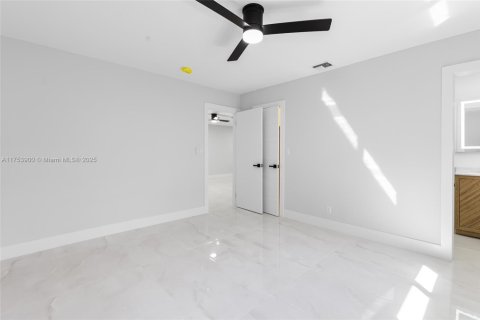 House in Coral Springs, Florida 3 bedrooms, 159.23 sq.m. № 1500545 - photo 21
