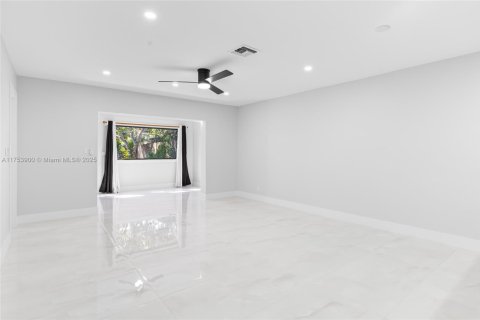 House in Coral Springs, Florida 3 bedrooms, 159.23 sq.m. № 1500545 - photo 12