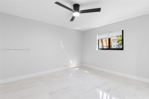 House in Coral Springs, Florida 3 bedrooms, 159.23 sq.m. № 1500545 - photo 27