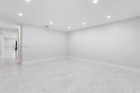 House in Coral Springs, Florida 3 bedrooms, 159.23 sq.m. № 1500545 - photo 5