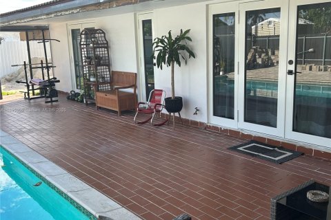 House in Miami, Florida 3 bedrooms, 125.14 sq.m. № 1948214 - photo 5