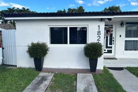 House in Miami, Florida 3 bedrooms, 125.14 sq.m. № 1948214 - photo 3