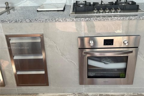 House in Miami, Florida 3 bedrooms, 125.14 sq.m. № 1948214 - photo 8