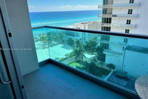 Condo in Hollywood, Florida, 1 bedroom  № 1415496 - photo 16