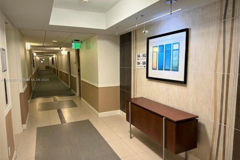 Condo in Hollywood, Florida, 1 bedroom  № 1415496 - photo 30
