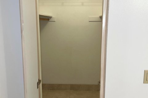 Condo in St. Lucie, Florida, 2 bedrooms № 2249599 - photo 23