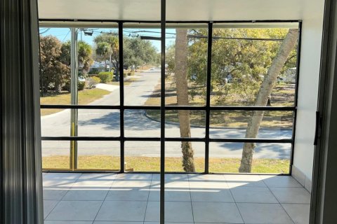 Condo in St. Lucie, Florida, 2 bedrooms № 2249599 - photo 12