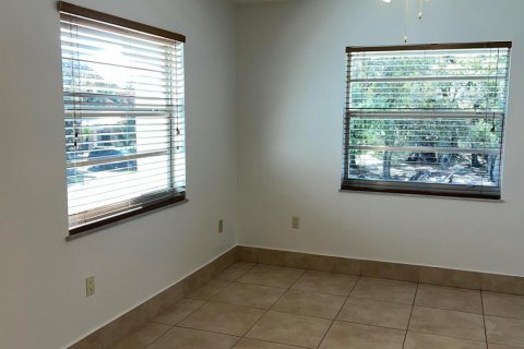 Condo in St. Lucie, Florida, 2 bedrooms № 2249599 - photo 18