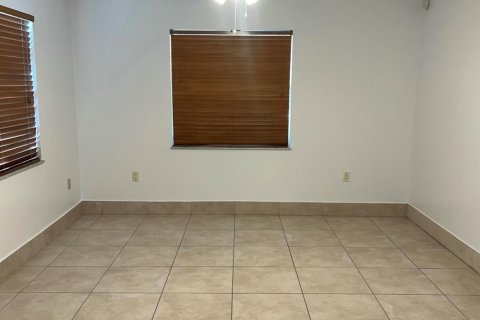 Condo in St. Lucie, Florida, 2 bedrooms № 2249599 - photo 22