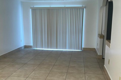 Condo in St. Lucie, Florida, 2 bedrooms № 2249599 - photo 11