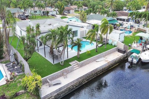 House in Dania Beach, Florida 5 bedrooms, 192.21 sq.m. № 2087121
