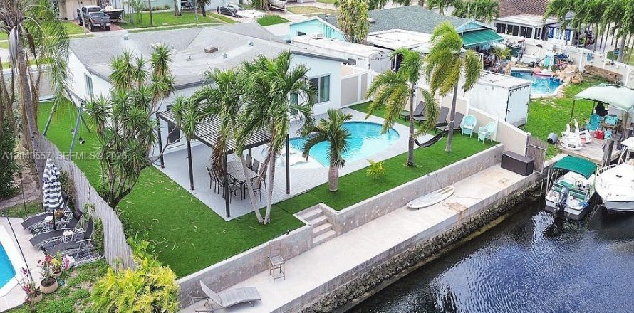 House in Dania Beach, Florida 5 bedrooms, 192.21 sq.m. № 2087121