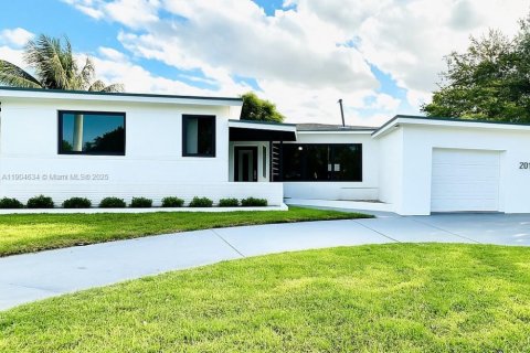 House in North Miami, Florida 3 bedrooms, 155.8 sq.m. № 1964520 - photo 19