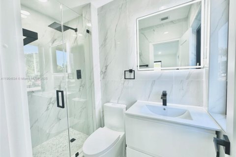 House in North Miami, Florida 3 bedrooms, 155.8 sq.m. № 1964520 - photo 11