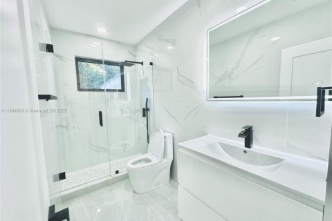 House in North Miami, Florida 3 bedrooms, 155.8 sq.m. № 1964520 - photo 5