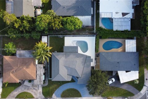House in North Miami, Florida 3 bedrooms, 155.8 sq.m. № 1964520 - photo 7