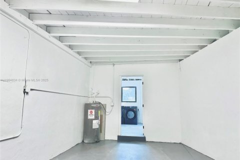 House in North Miami, Florida 3 bedrooms, 155.8 sq.m. № 1964520 - photo 17