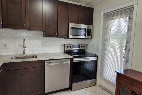 Copropriété à louer à Hollywood, Floride: 1 chambre, 72 m2 № 2290413 - photo 7