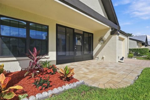 House in Palm Harbor, Florida 2 bedrooms, 113.34 sq.m. № 2387349 - photo 2