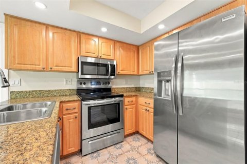 House in Palm Harbor, Florida 2 bedrooms, 113.34 sq.m. № 2387349 - photo 12