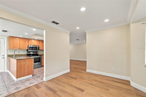 House in Palm Harbor, Florida 2 bedrooms, 113.34 sq.m. № 2387349 - photo 10