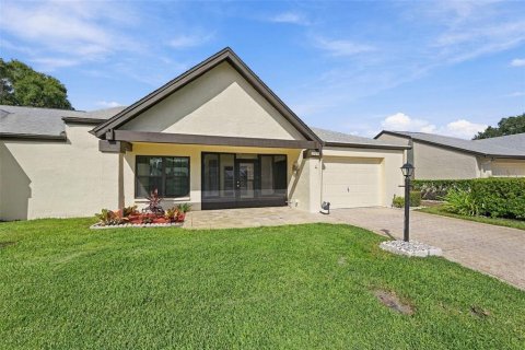 House in Palm Harbor, Florida 2 bedrooms, 113.34 sq.m. № 2387349
