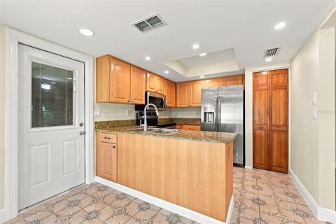 House in Palm Harbor, Florida 2 bedrooms, 113.34 sq.m. № 2387349 - photo 11