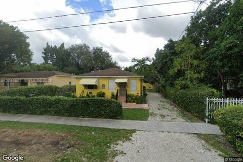 Immobilier commercial à Miami, Floride 147.99 m2 № 2390176