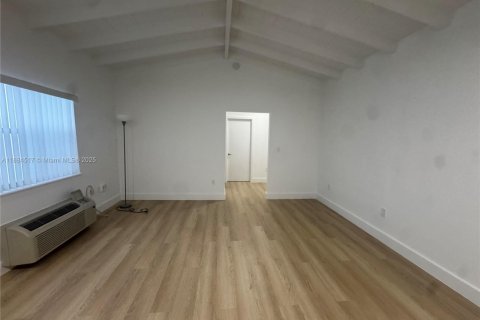 Copropriété à louer à Miami Beach, Floride: 1 chambre, 56.11 m2 № 1931073 - photo 7