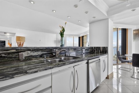 Copropriété à vendre à Miami, Floride: 2 chambres, 136.47 m2 № 2082550 - photo 12