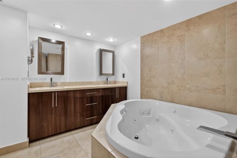 Copropriété à vendre à Miami, Floride: 2 chambres, 136.47 m2 № 2082550 - photo 23