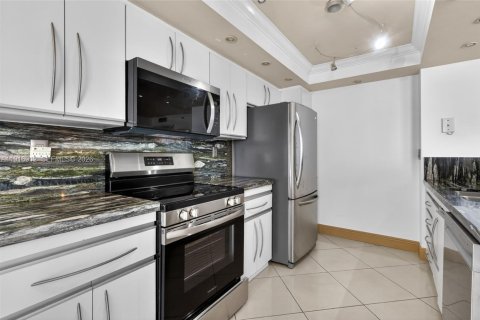 Copropriété à vendre à Miami, Floride: 2 chambres, 136.47 m2 № 2082550 - photo 13