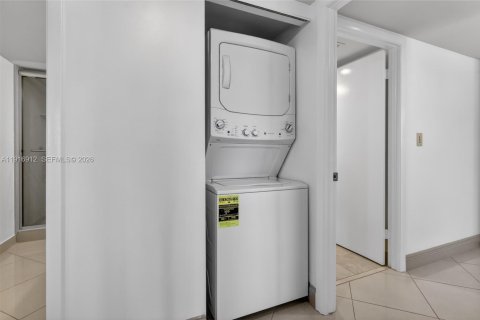 Copropriété à vendre à Miami, Floride: 2 chambres, 136.47 m2 № 2082550 - photo 17