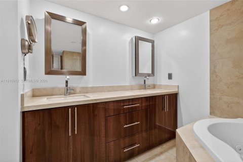 Copropriété à vendre à Miami, Floride: 2 chambres, 136.47 m2 № 2082550 - photo 24